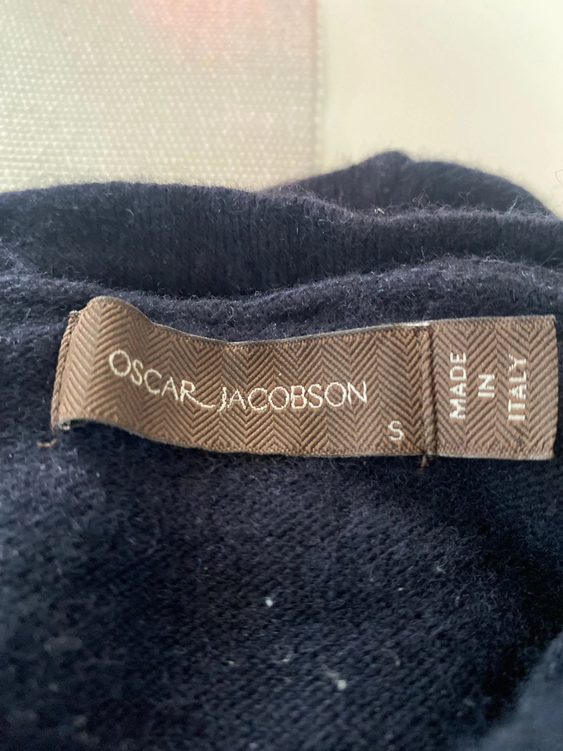 Mörkblå hoodie i kashmir från Oscar Jacobson herr  stl S - 2