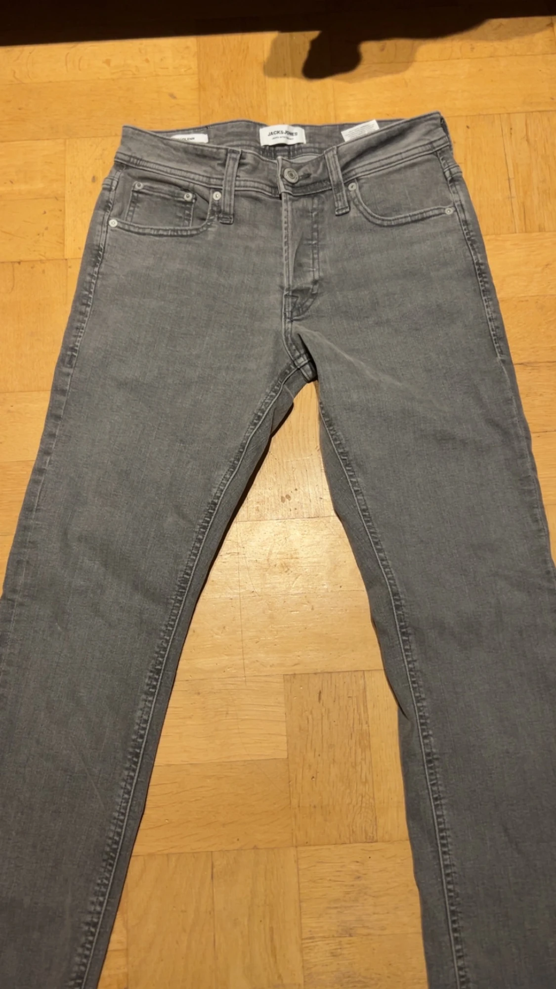 Grå jeans från Jack & Jones - 1