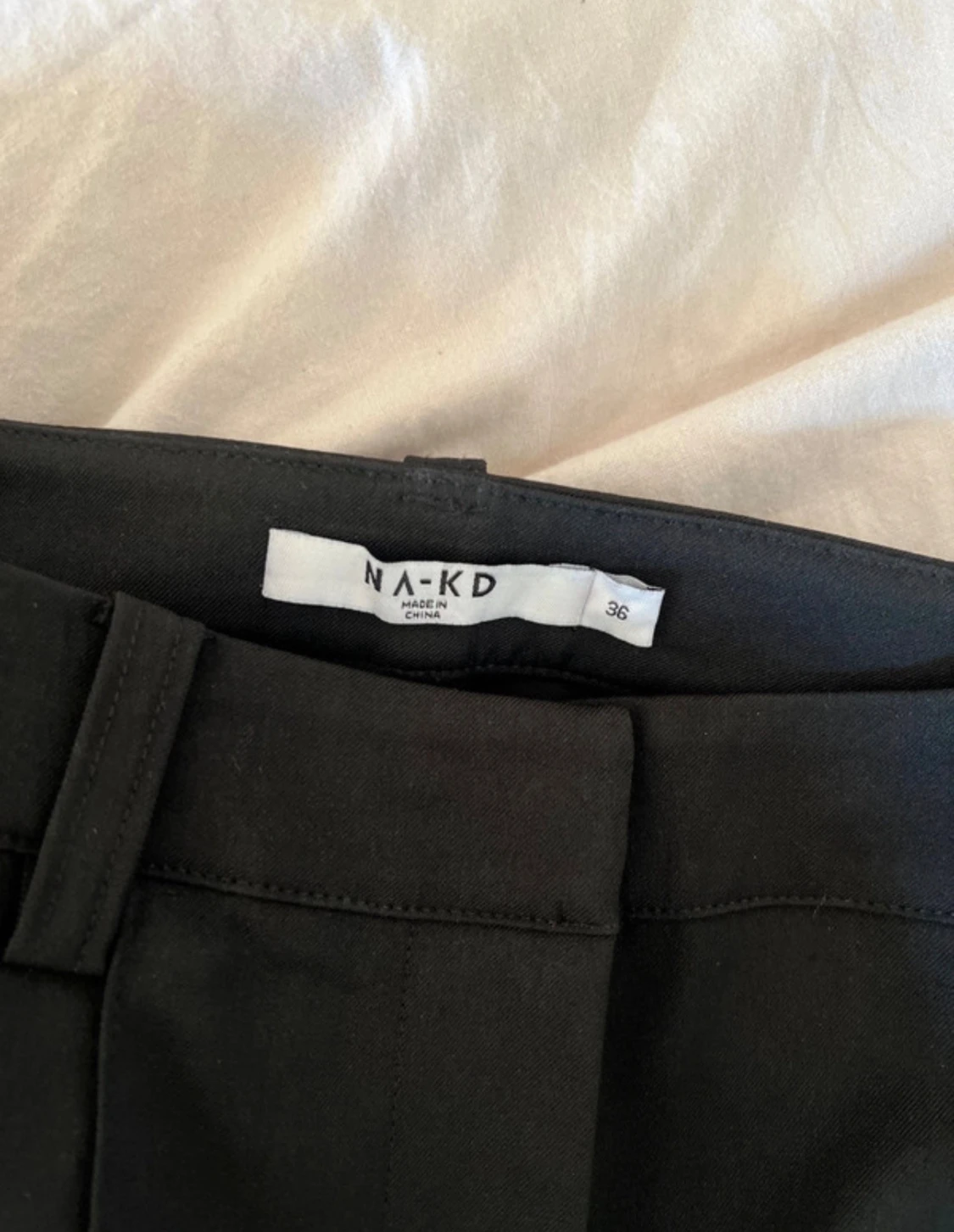 Svarta bootcut kostymbyxor NA-KD - 2