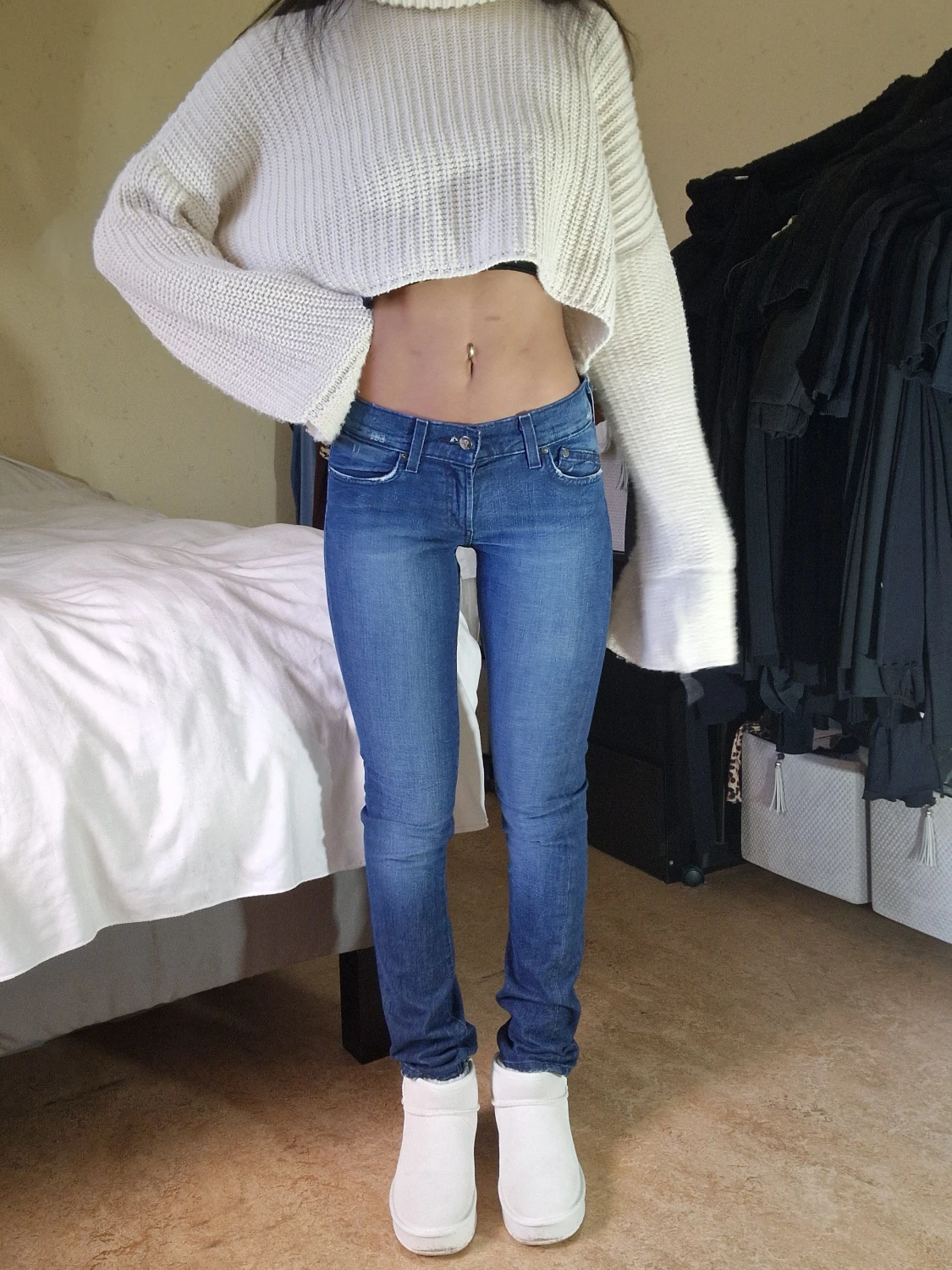 Mörkblå low rise jeans