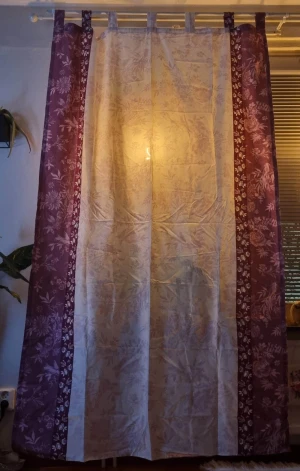 Gardiner.  - Gardiner 2 stycken I bra skick. Mått "2.20×144