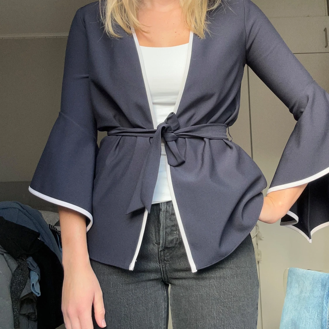 Mörkblå omlottkavaj från Zara