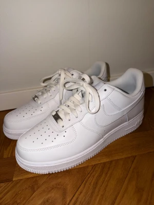 Nike Air Force 1 vita sneakers - Nike air force 1 helt nya! Storlek 44.