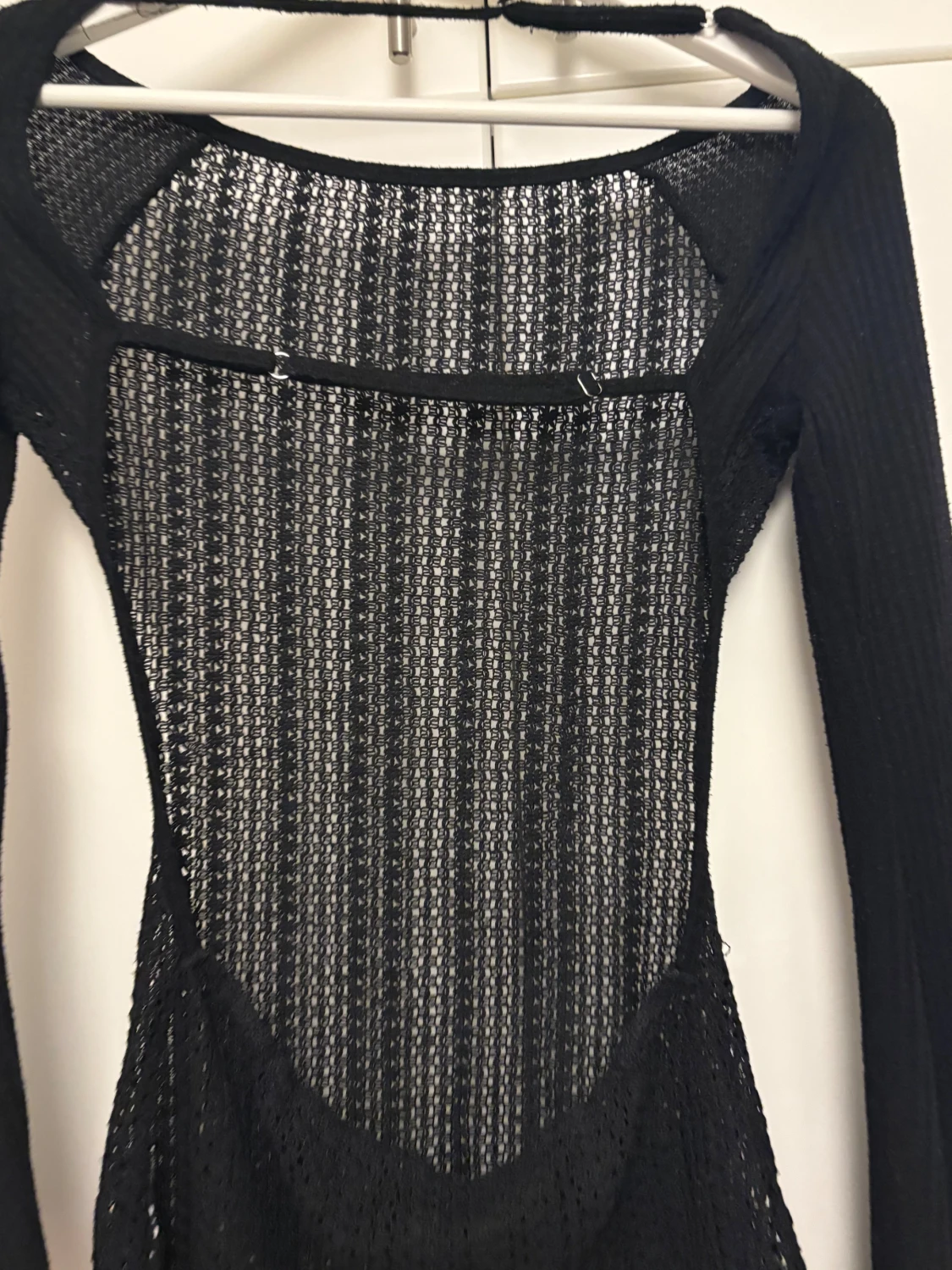 Svart stickad kortklänning med mesh - 2