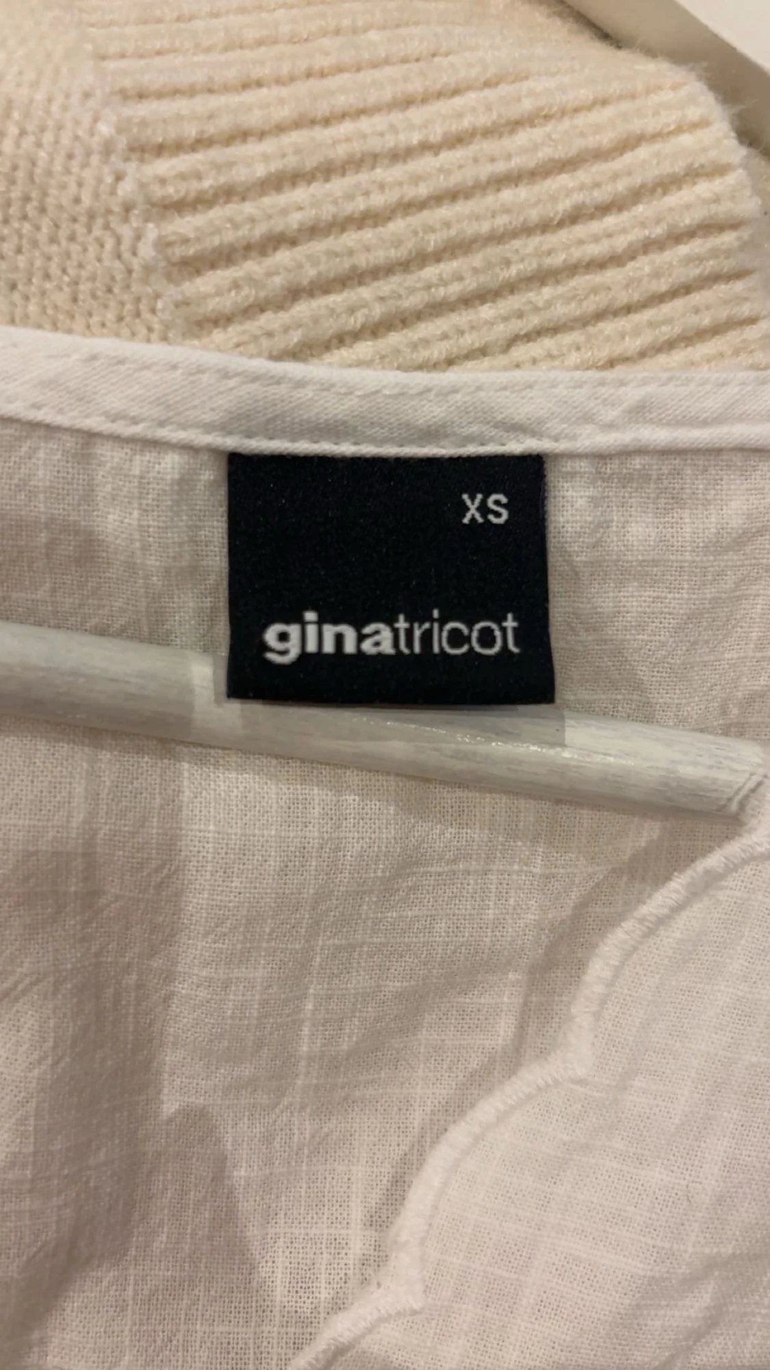 Vit blus med broderade detaljer Gina Tricot - 3