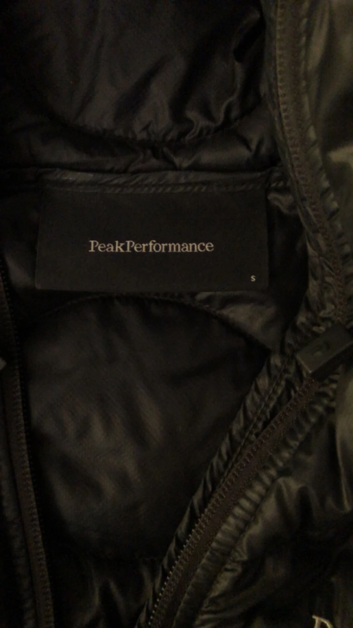 Svart dunjacka Peak Performance  - 1