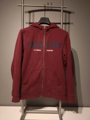 Lexington zip hoodie - Lexington zip hoodie  Size S  Mycket bra skick  Saknas snöre i luvan