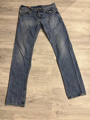 Dondup jeans - Dondup jeans i mycket fint skick! Snygg passform osv. Inga slitage. Hör gärna av dig om det är något du funderar över! Leon