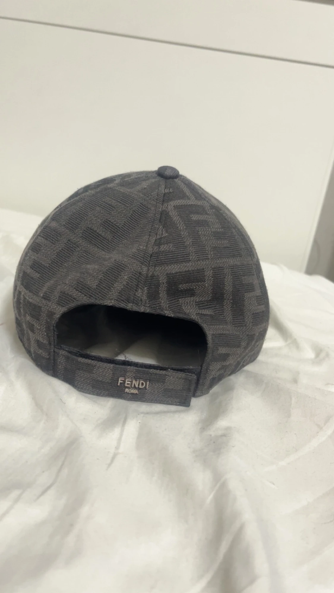 Svart Fendi keps med FF-mönster - 2