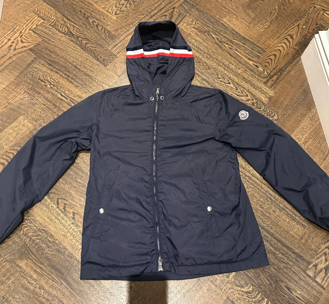 Mörkblå vindjacka från Moncler