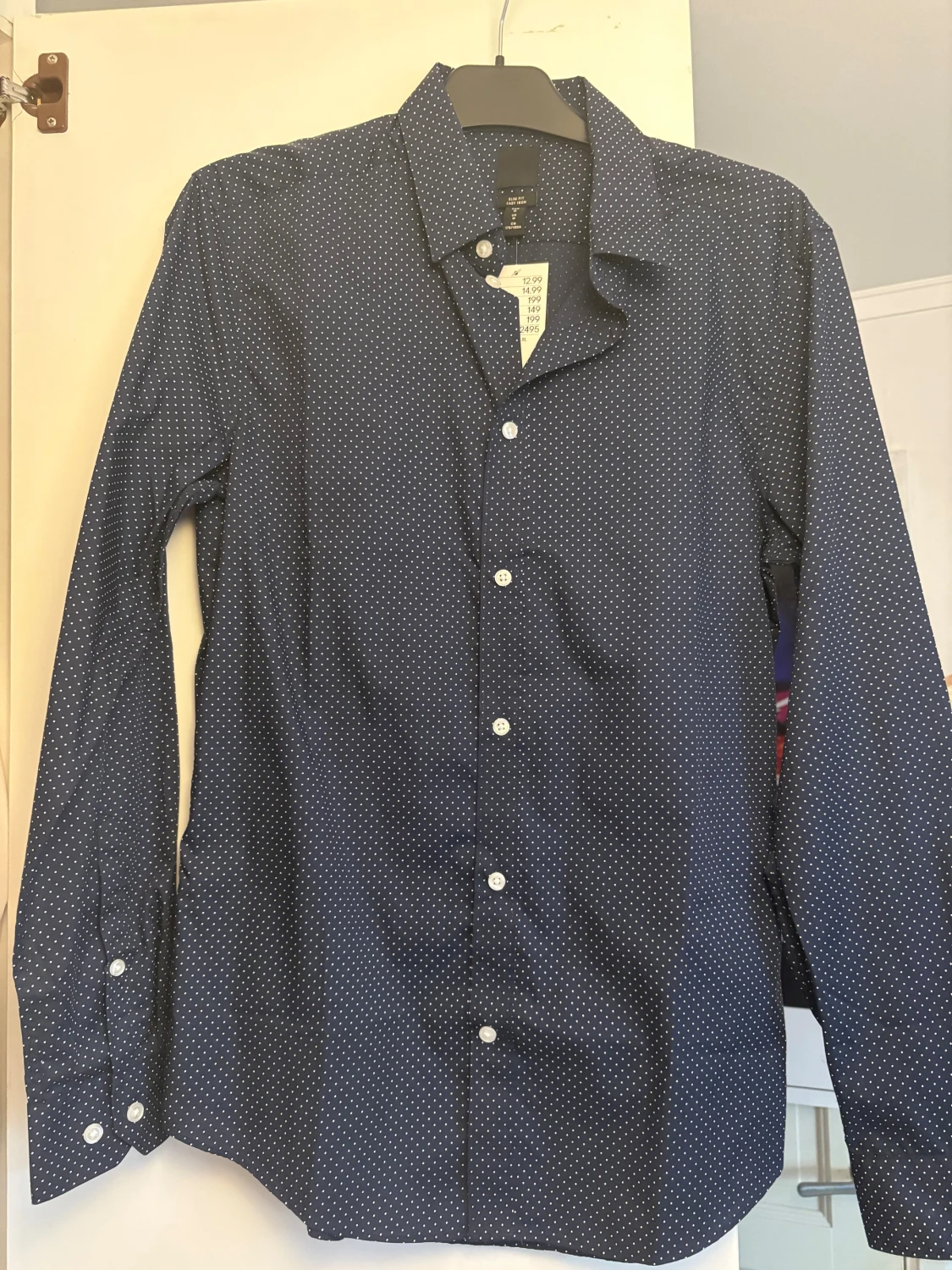Mörkblå prickig skjorta - 1