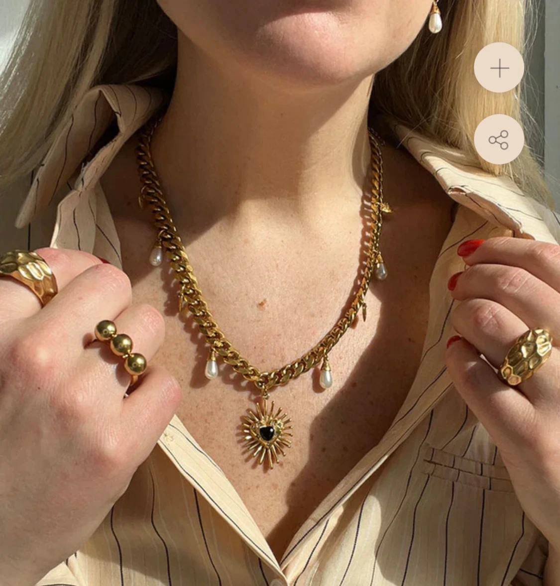 Guldigt halsband med svart hjärta - 1