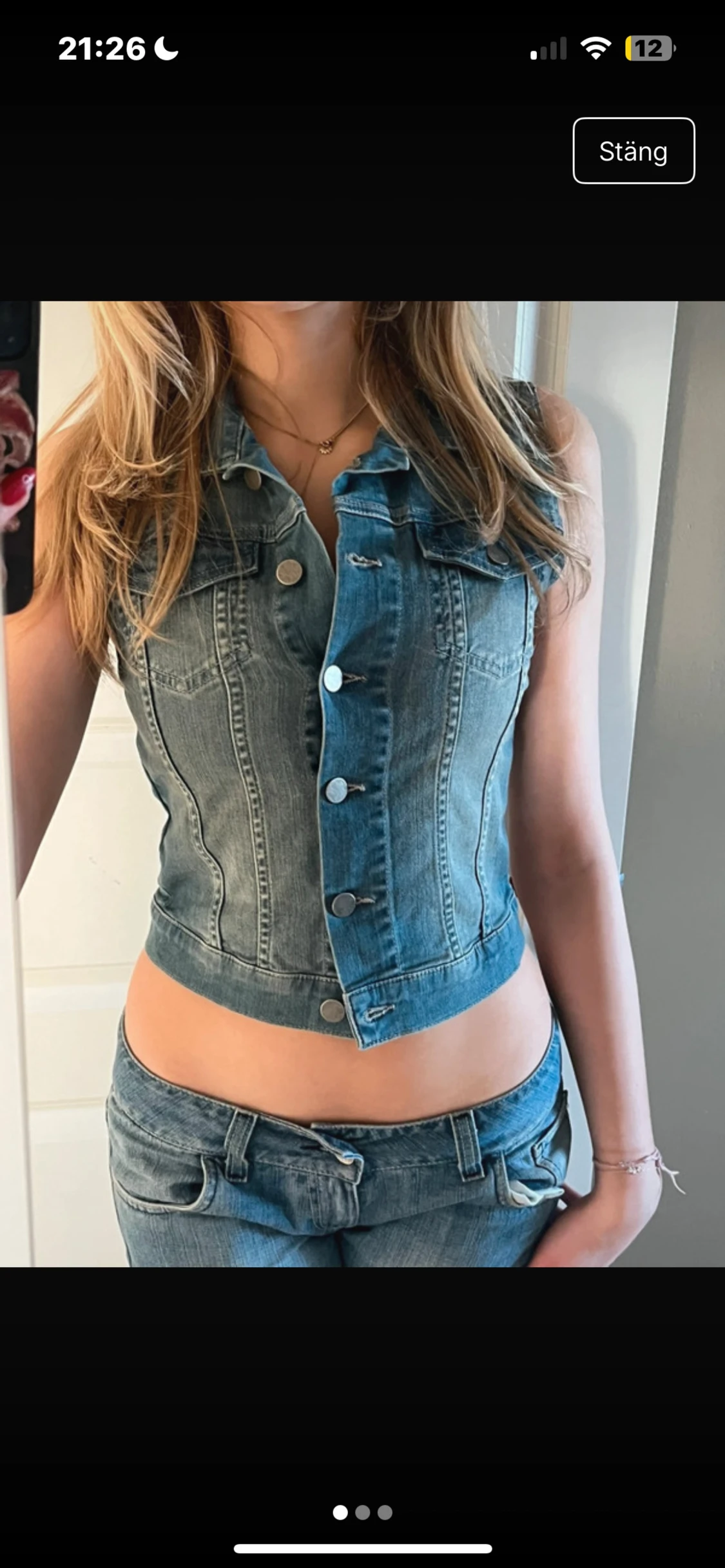 Blå jeansväst med knappar