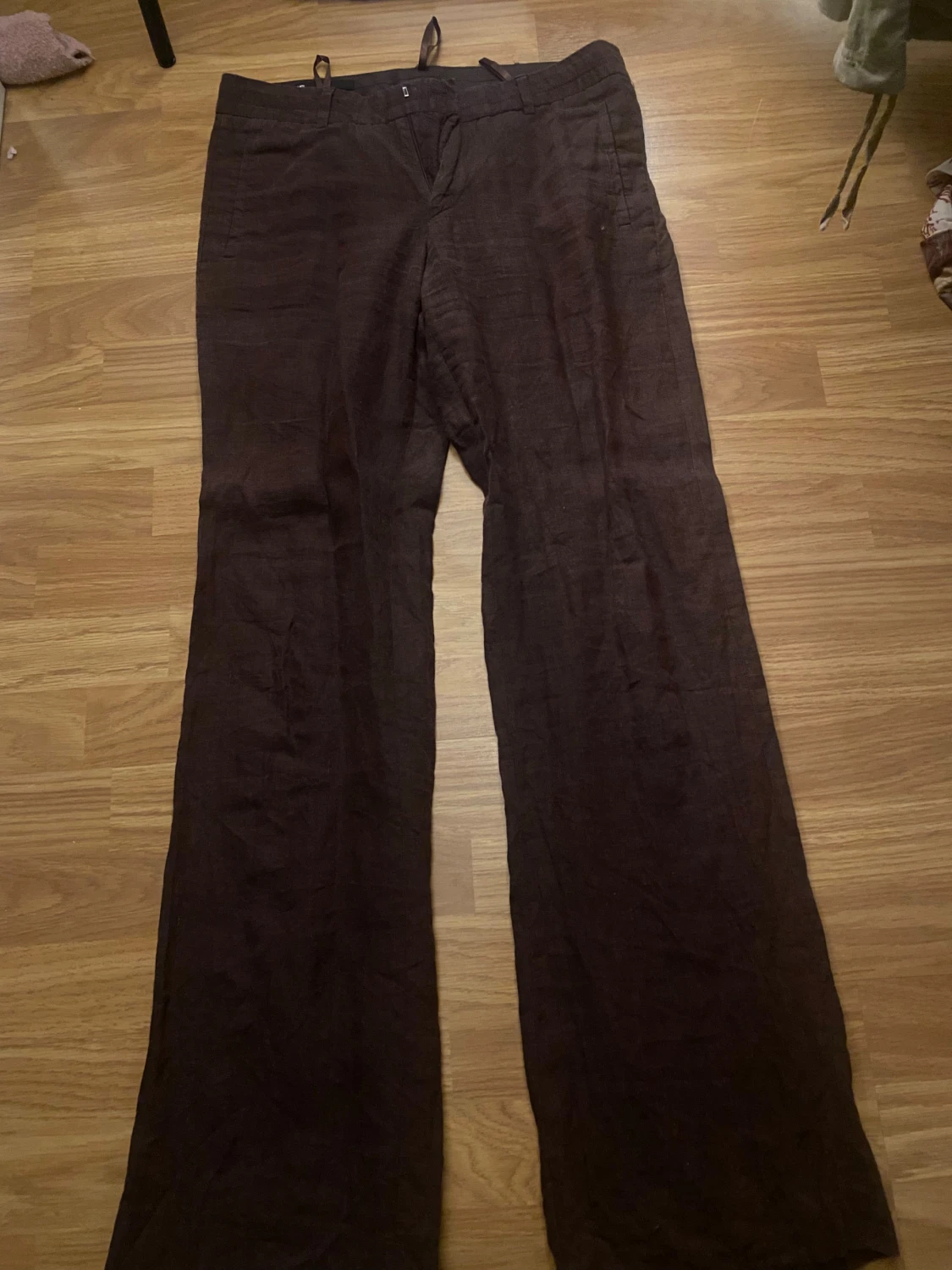 Bruna linnebyxor med wide fit