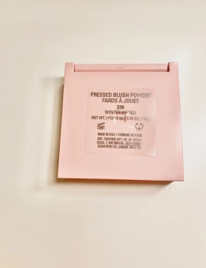 Kylie Cosmetics winter kissed - Blush från kylie cosmetics i färgen winter kissed. 