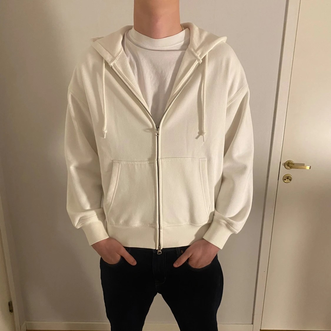 Vit hoodie med dragkedja och huva - 1