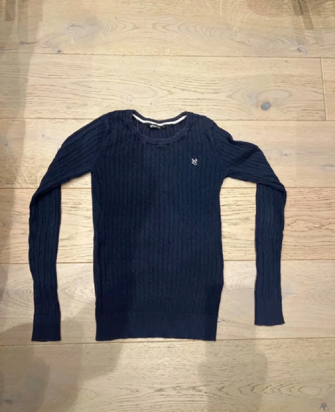 Mörkblå stickad tröja från Gina tricot - 1