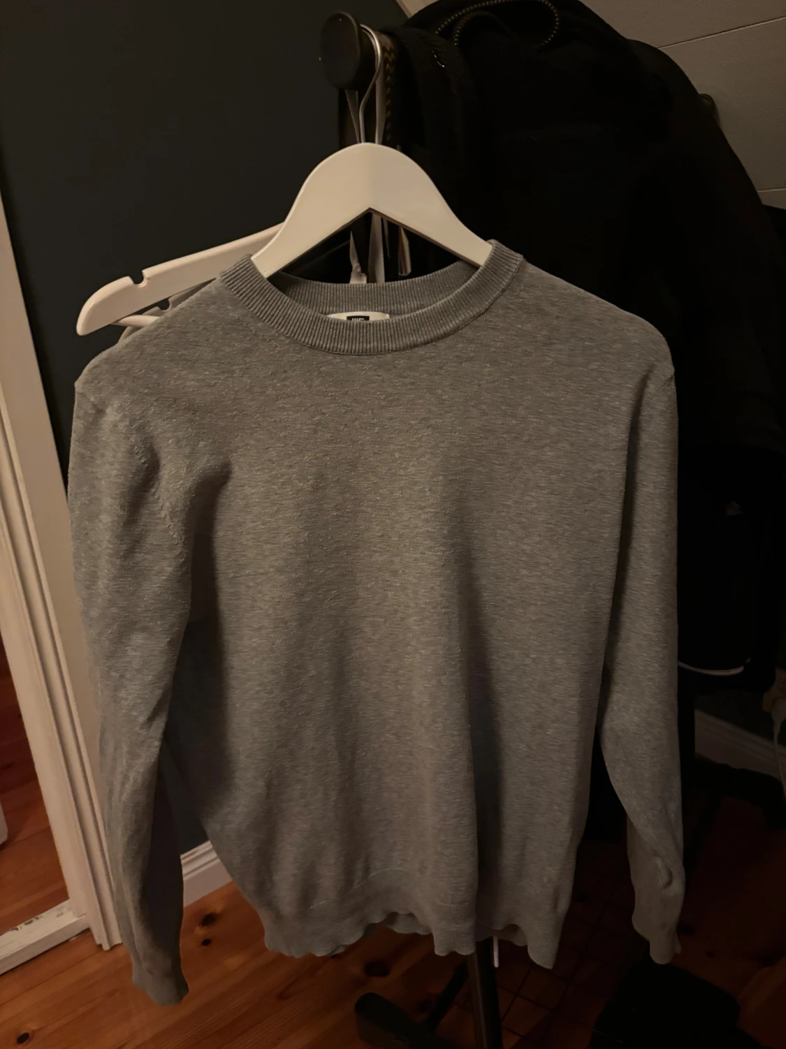 Grå långärmad tröja i bomull