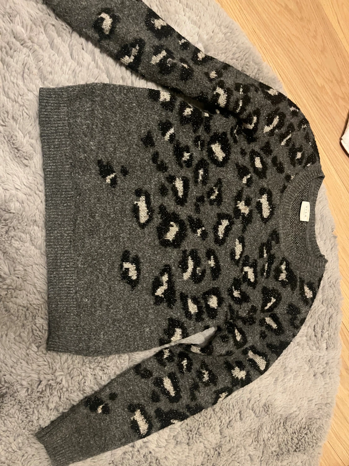 Grå leopardmönstrad stickad tröja VILA - 3