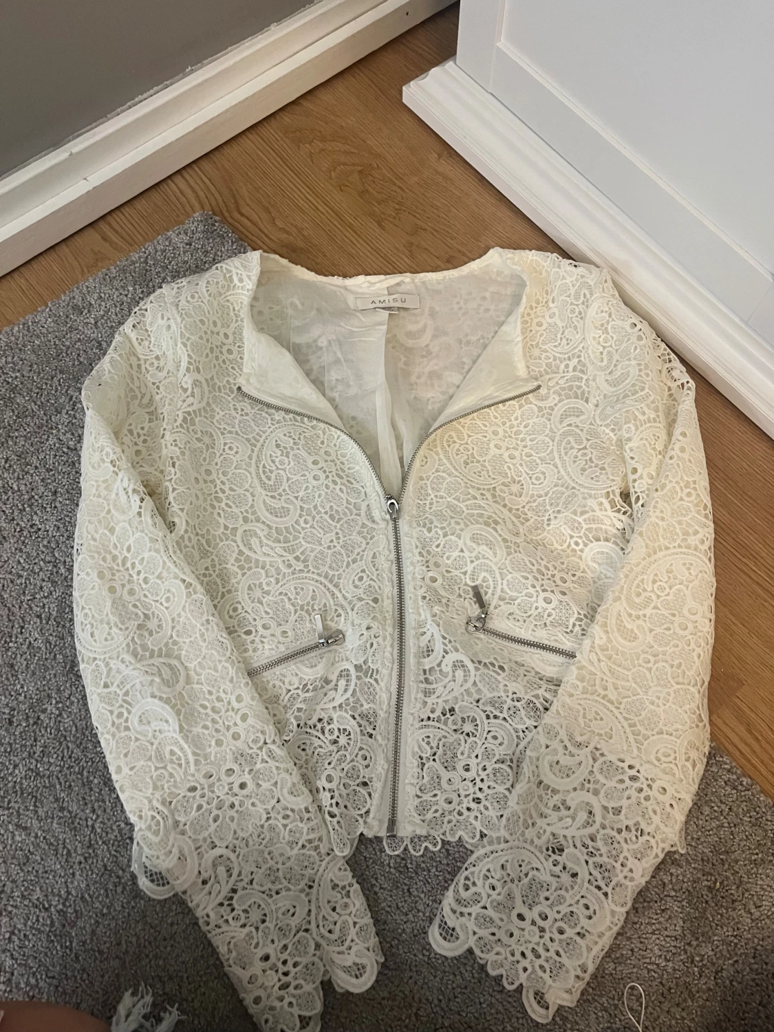 Vit spetsjacka från Amisu - 1