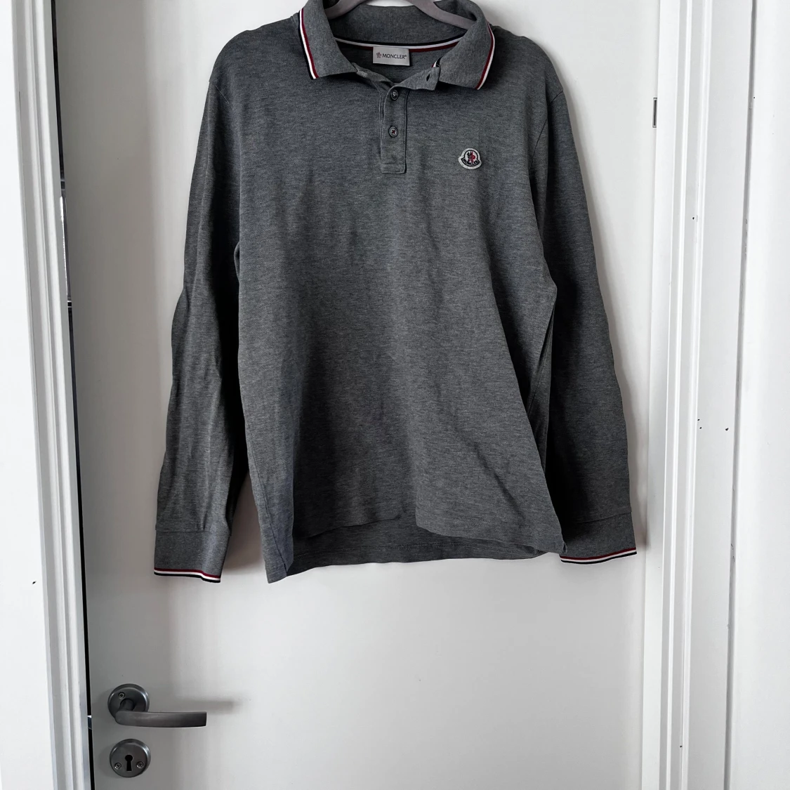 Grå Moncler pikétröja långärmad