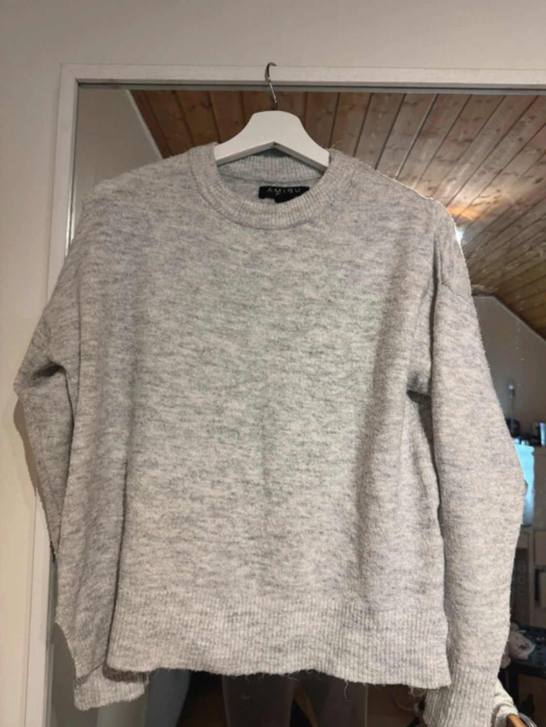 Ljusgrå stickad tröja 