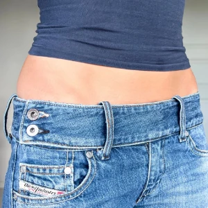 Diesel jeans - Midjemått: 36cm rakt över, innerbenslängd: 75cm 💕