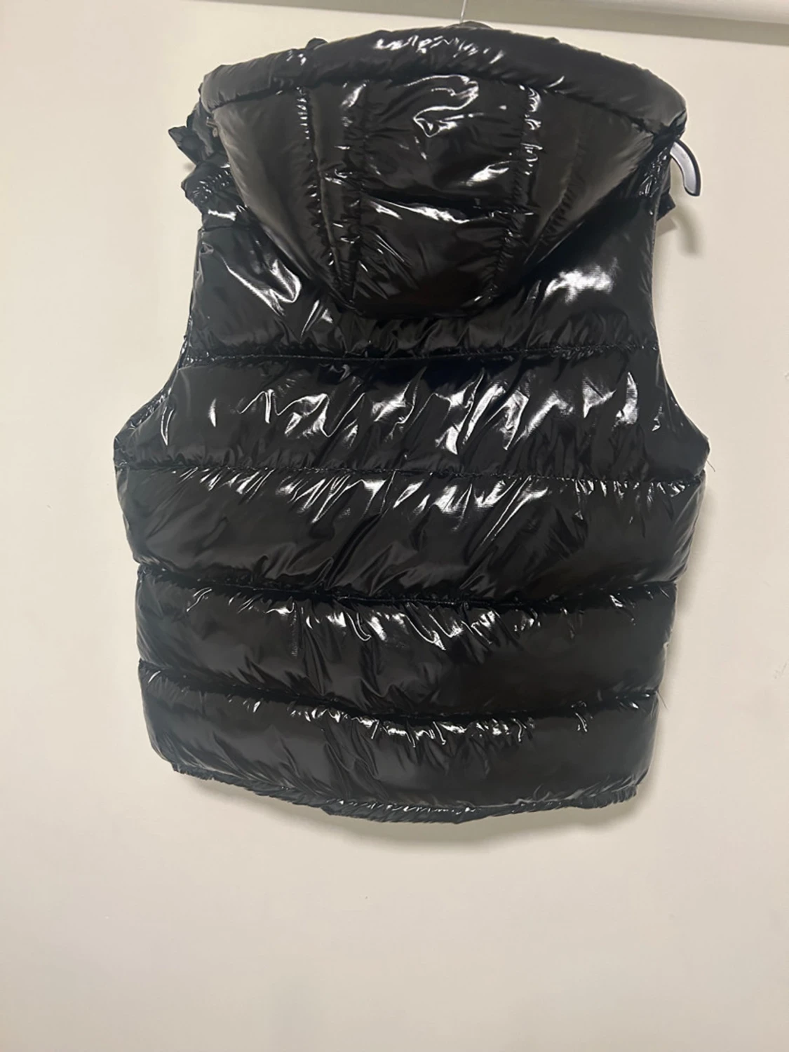 Svart dunväst från Moncler med huva - 3