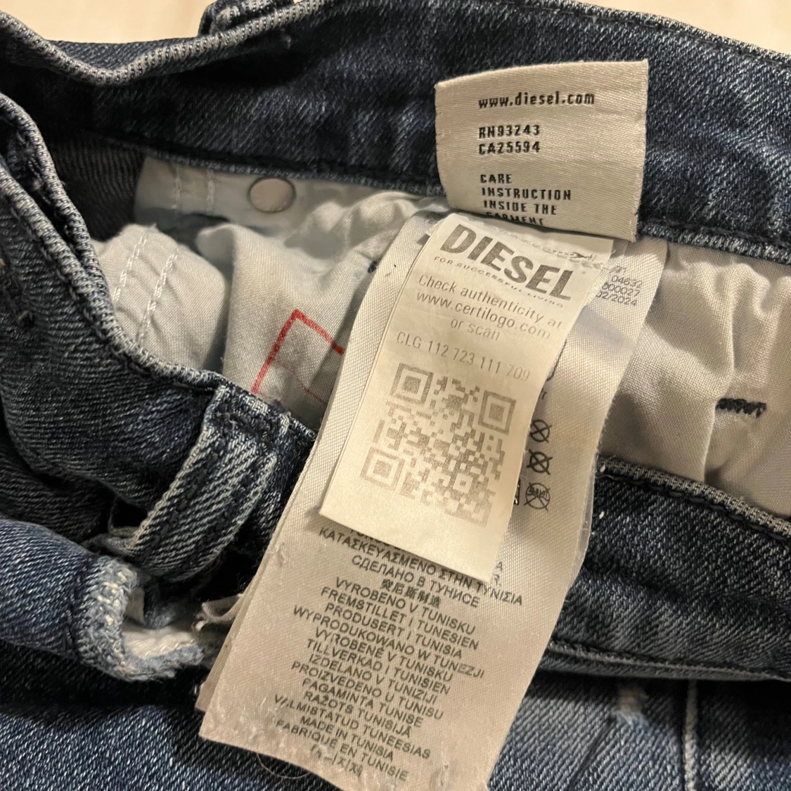 Blå slitna jeans från Diesel W31 L32 - 2