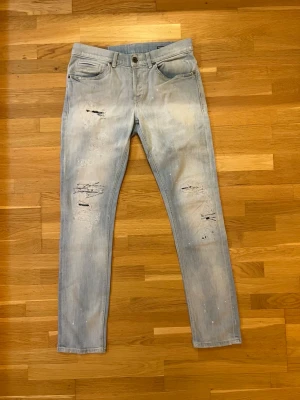 Domdup jeans george - Schyssta Dondup George ripped väldigt fint skick i storlek w33