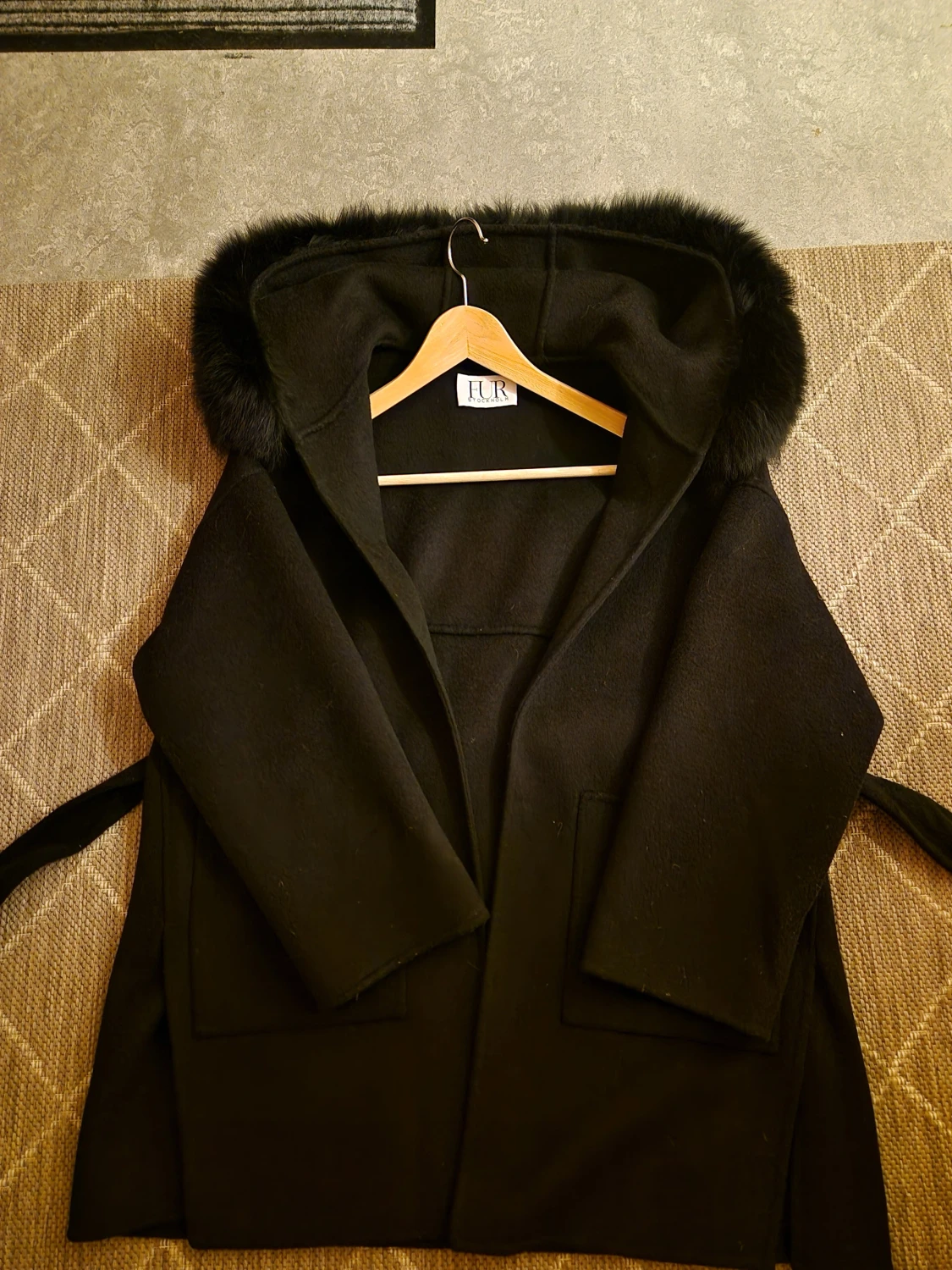 Svart pälsjacka från FUR Stockholm - 3