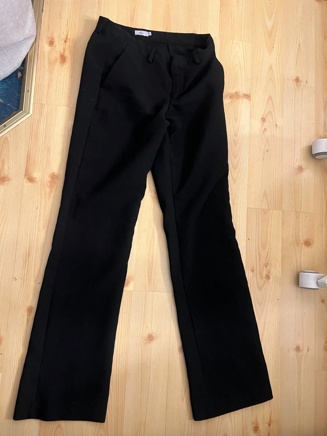 Svarta kostymbyxor med raka ben