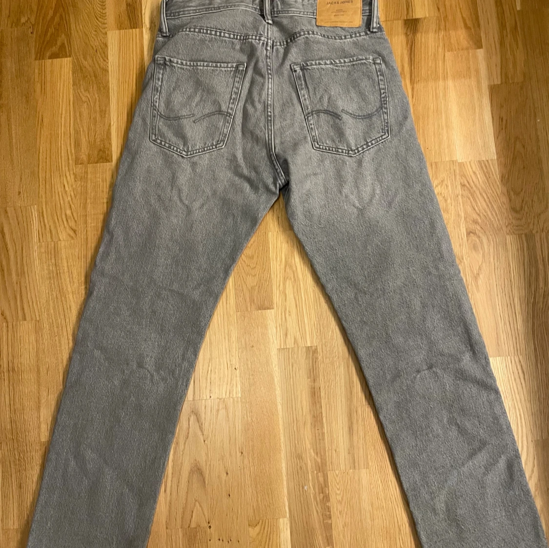 Grå jeans från Jack & Jones - 1