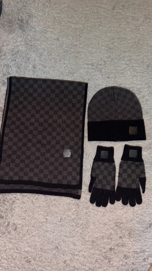 Lvset - Ett helt set som passar perfekt inför vinter. Detta är allt du behöver för vintern finns Inte mer än så. Skicka gärna prisförslag och fraktas direkt efter eran köp.