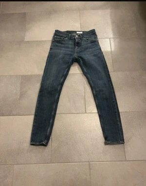 Tiger of Sweden jeans - Snygga jeans från Tiger of Sweden i storleken 30/32 (slim fit). Inga skador finns. Hör av dig vid frågor!