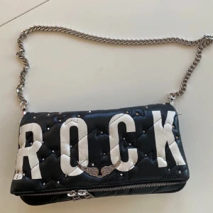 Limited Zadig väska  - Säljer nu min Limited edition väska ifrån zadig då den tyvärr inte kommer till användning längre 💗💗kan diskutera pris!💞dustbag medföljs! Väldigt bra skick 