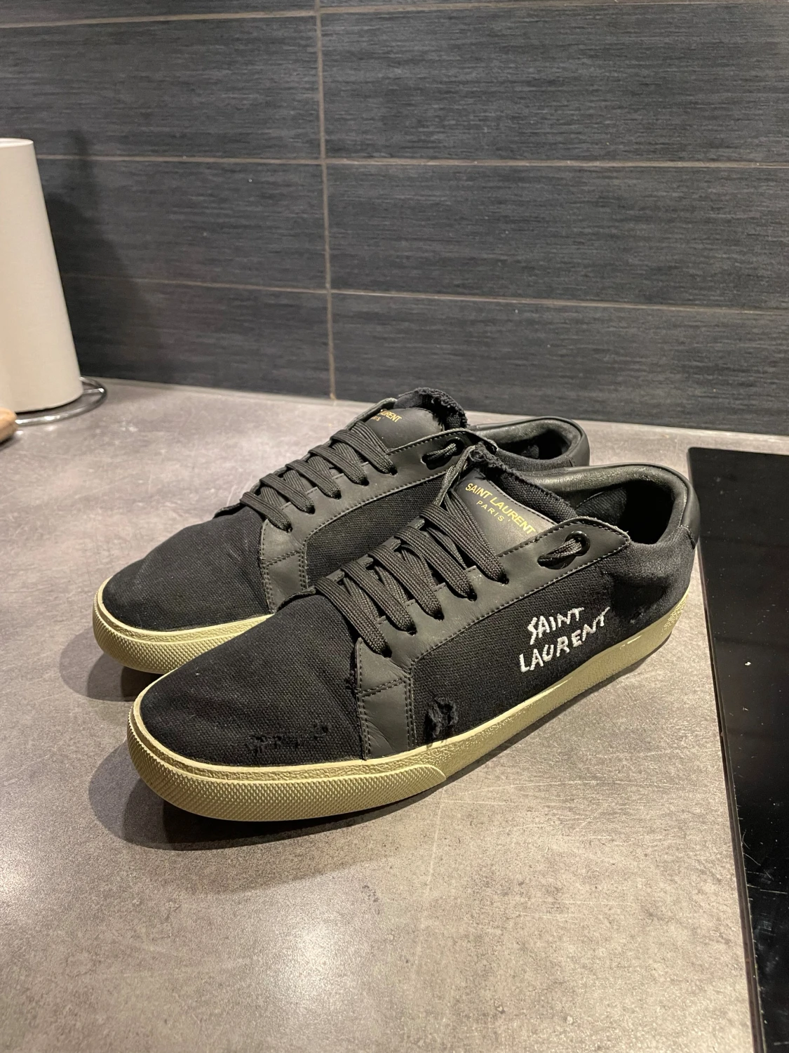 Svarta Saint Laurent sneakers