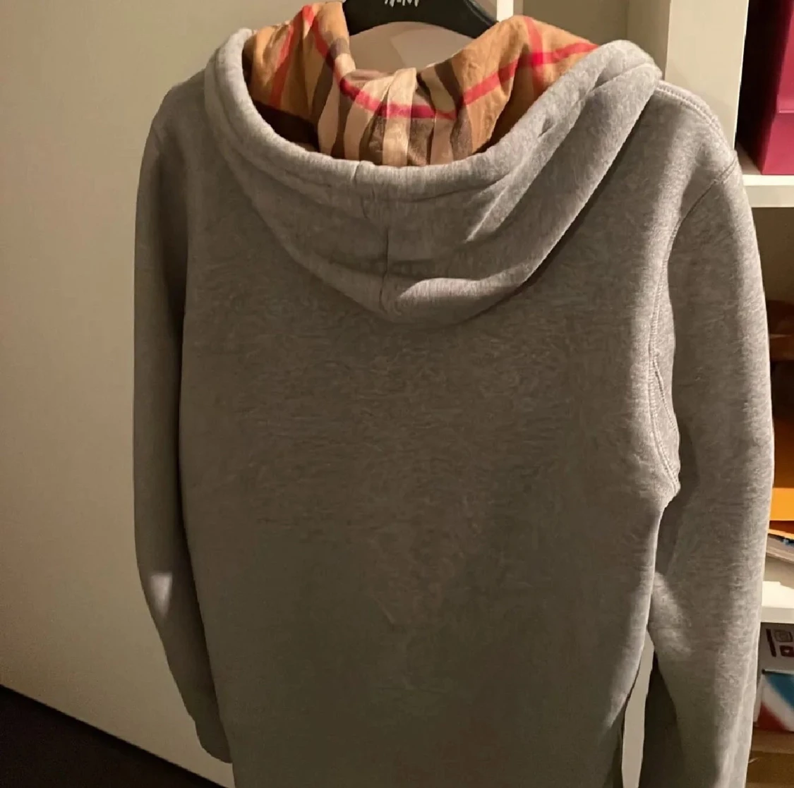 Grå hoodie från Burberry med dragkedja - 2