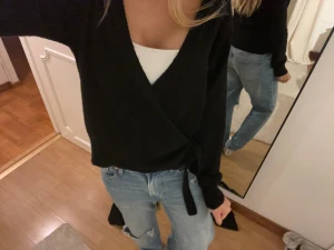 Stickad knyt tröja  - Jättefin stickad knyttröja från Nelly som är perfekt nu till vintern! ❣️