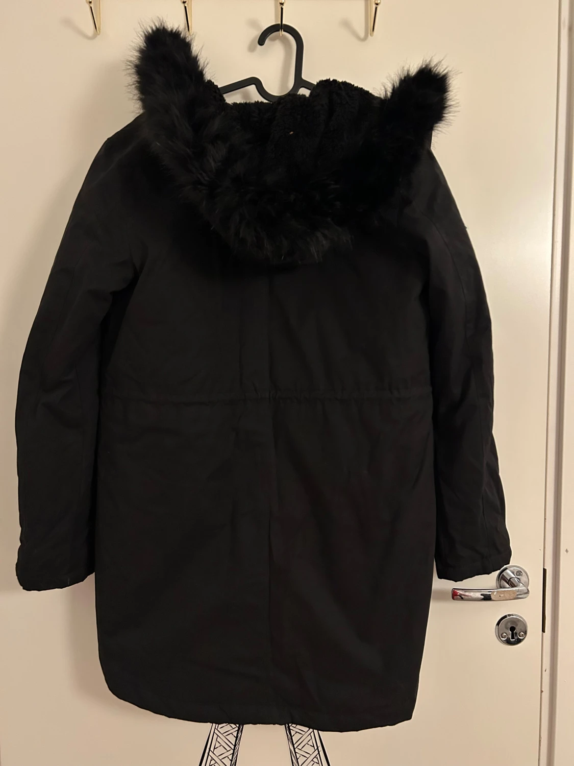 Svart parkas med fuskpäls från Club XPRS - 1