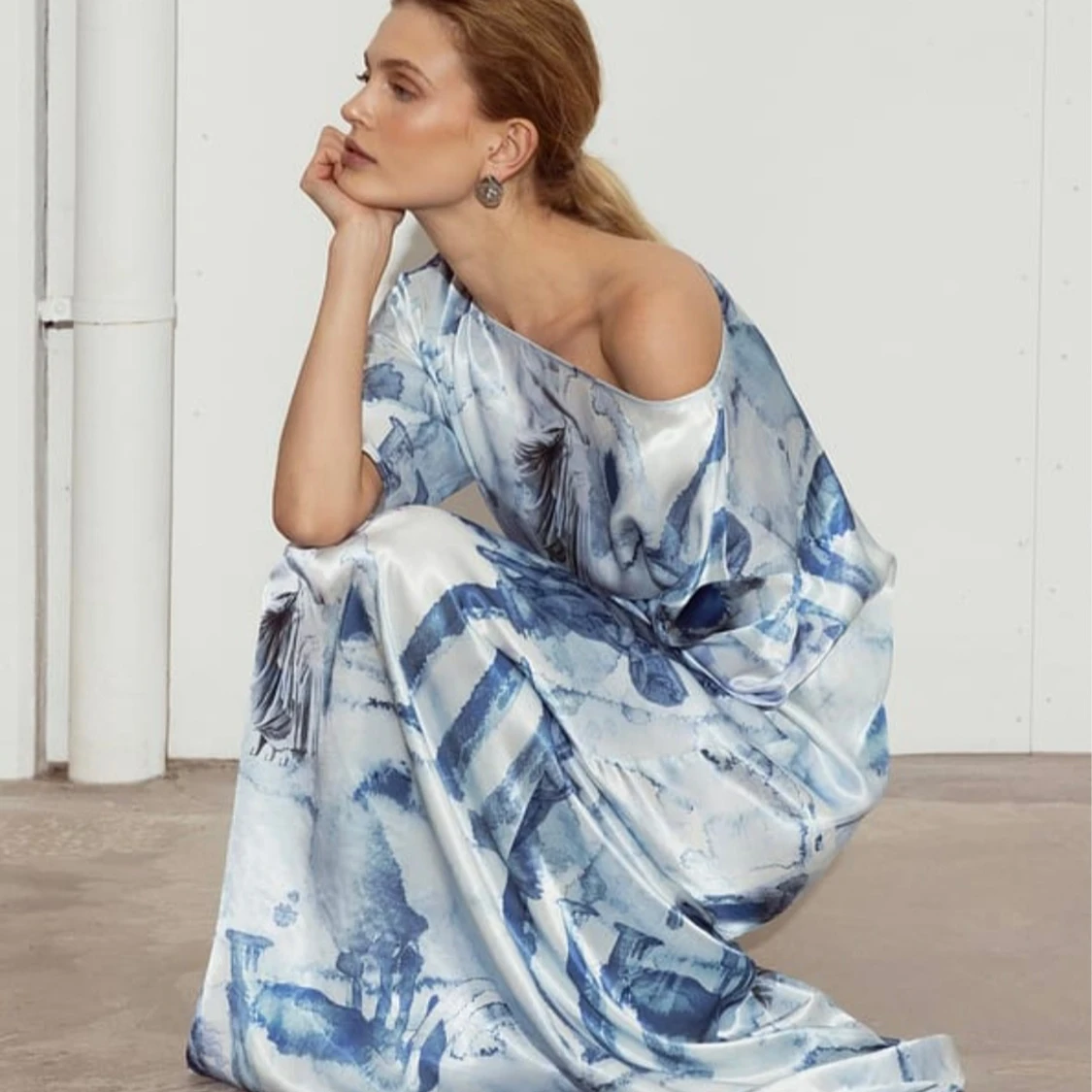 Blåvit långklänning från NA-KD - 2