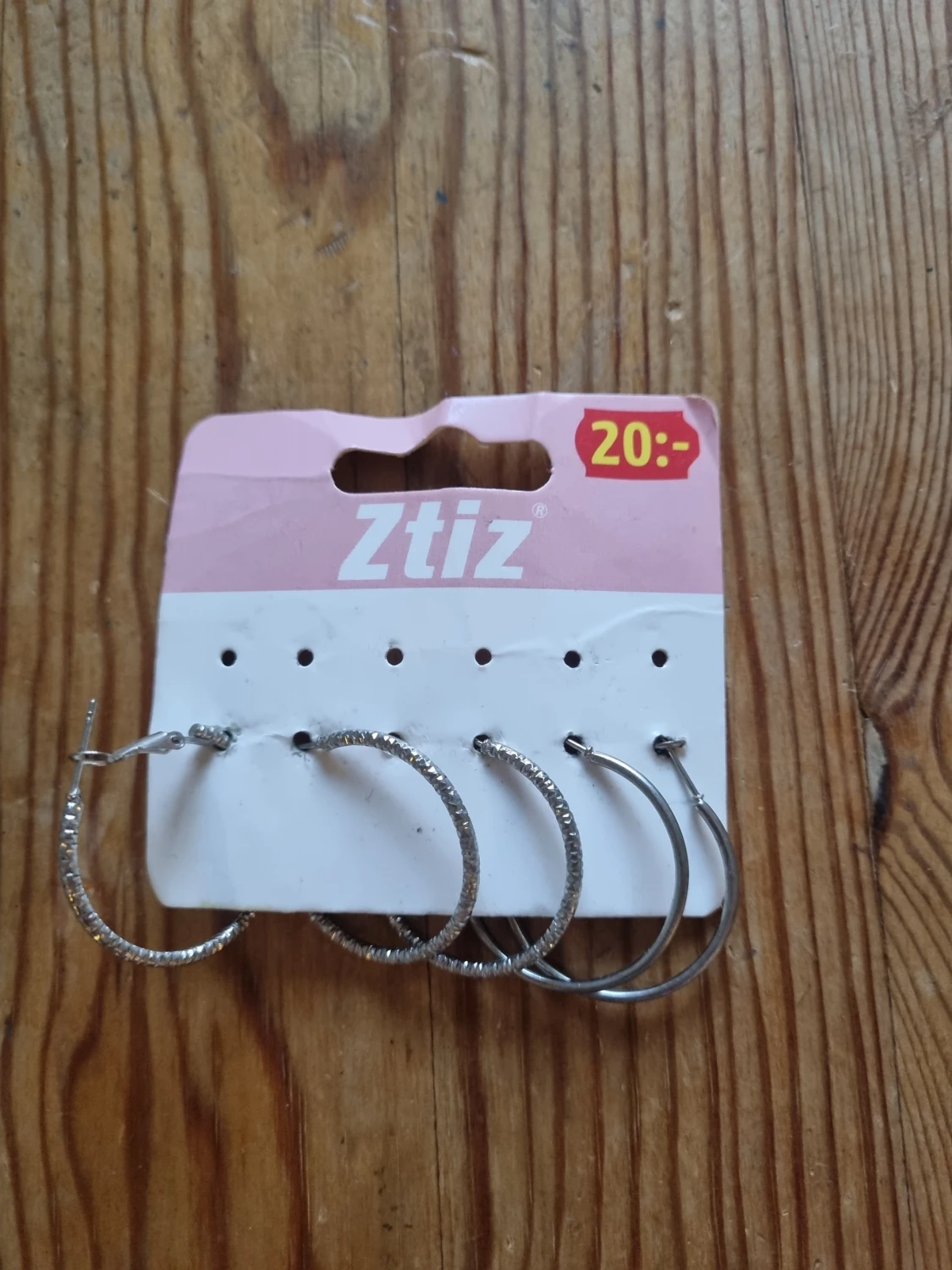 Silverfärgade creoler från Ztiz