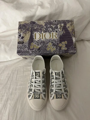 Sneakers  - Walk in sneakers, strl 38 helt nya. Kom privat för frågor 😁