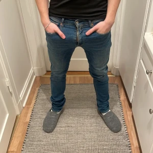 Replay jeans  - Blåa replay jeans-modell:Grover-Storlek 32/34-kom dm om du har några funderingar