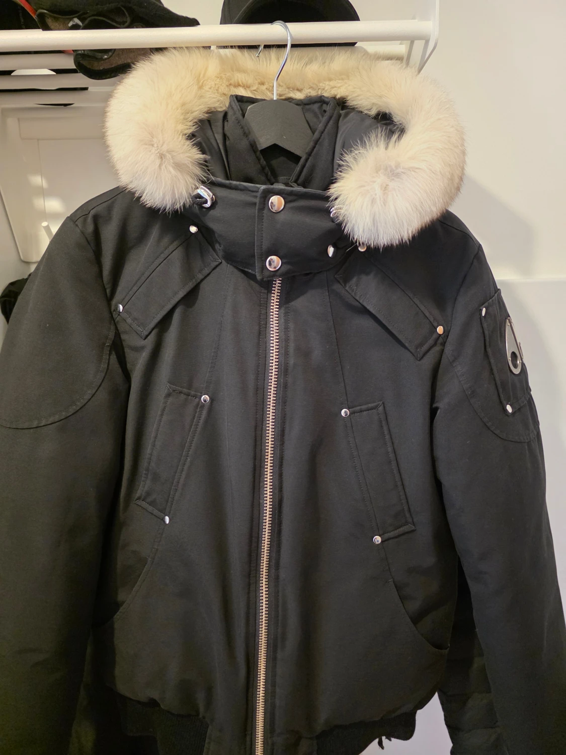 Svart vinterjacka från Moose Knuckles medium storlek