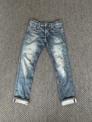 Levi’s 511 Japanese dry selvedge - Säljer nu dessa riktigt snygga selvedge jeans från Levi’s i modellen 511! Jeansen har sjukt snygga fades och blir bättre och bättre ju mer man använder de😊 W30 L32 ! Skriv vid funderingar📲