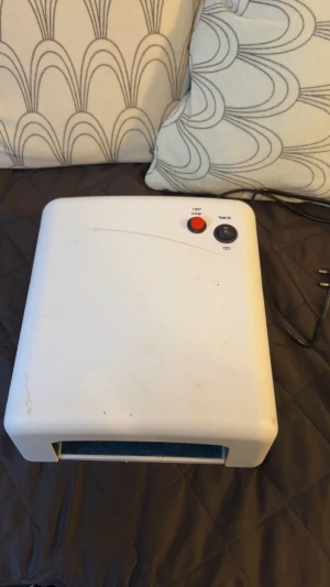 UV-lampa för naglar - UV-lampa för naglar med timerfunktion. Bra skick 