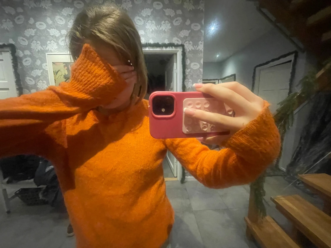 Orange stickad tröja med lång ärm - 1