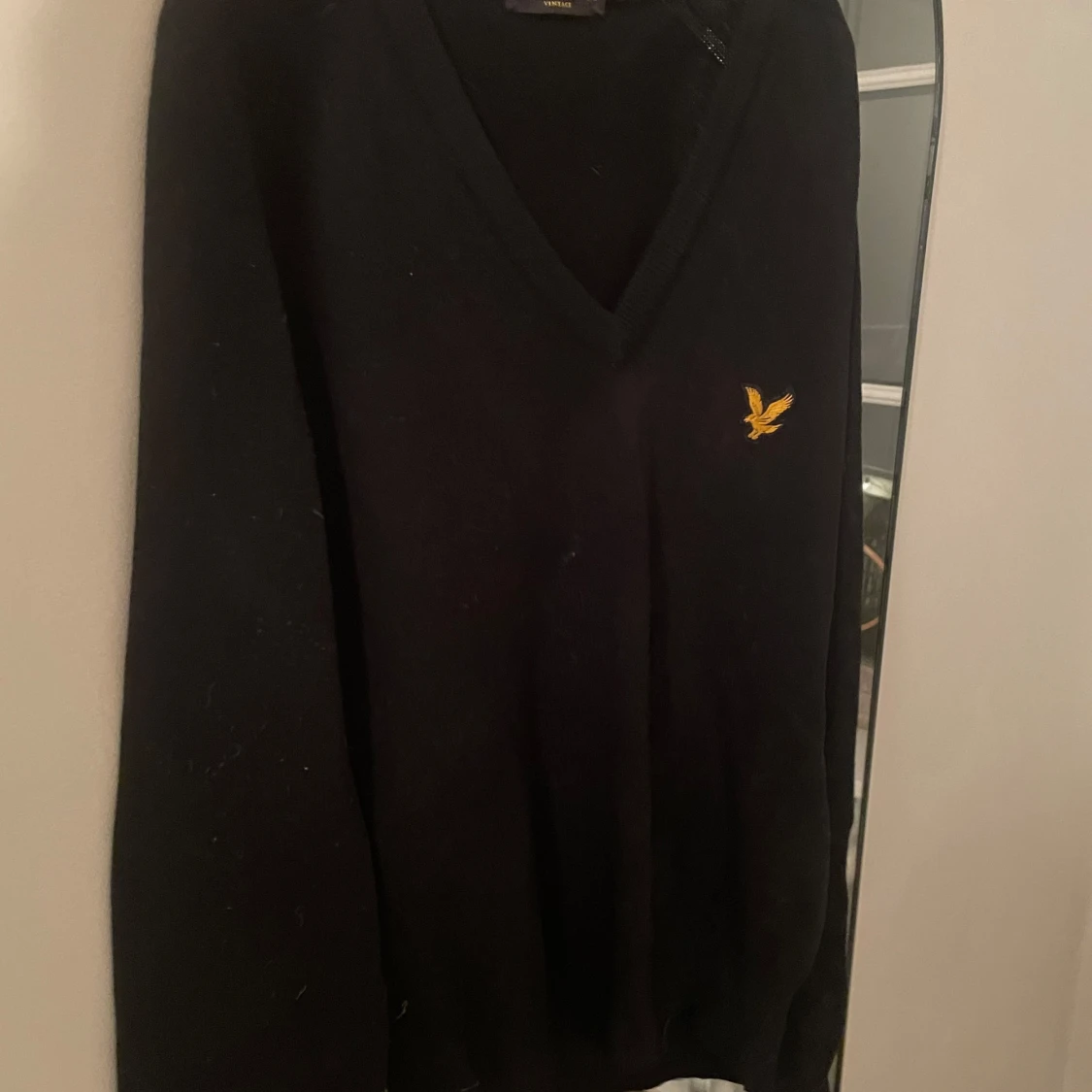 Svart v-ringad tröja från Lyle & Scott - 2