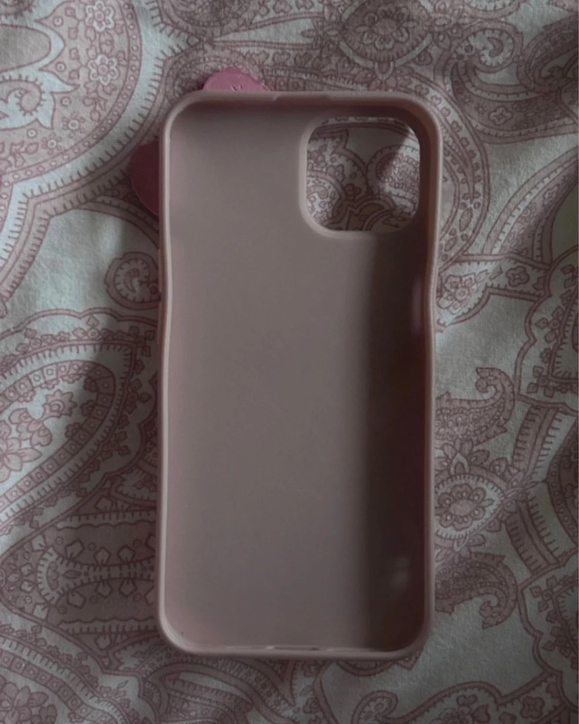 Rosa mobilskal med glitterrosett iPhone 14 - 1